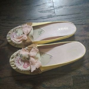 Kenzie Floral Slide On Canvas Shoes Size 8.5